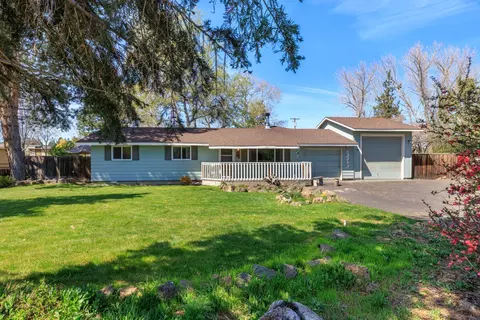 62995 Clyde Ln, Bend, OR 97701