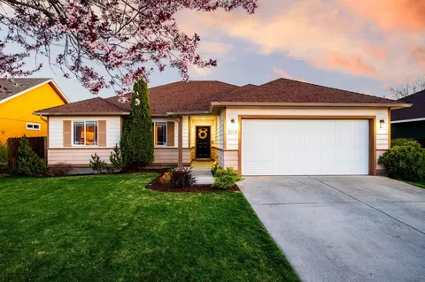 2374 NW Fir Ave, Redmond, OR 97756