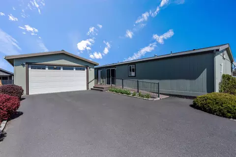 2535 SW Evening Primrose Dr, Redmond, OR 97756