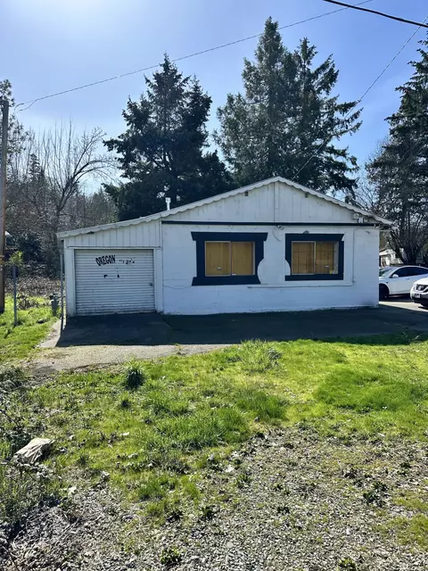 2133 Rogue River Hwy Hwy, Grants Pass, OR 97527