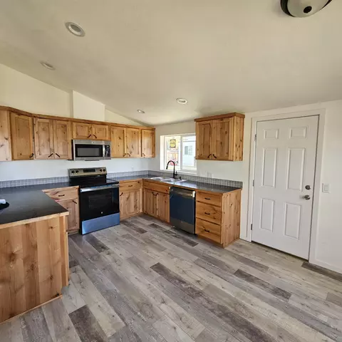242 Jefferson Ave, Metolius, OR 97741