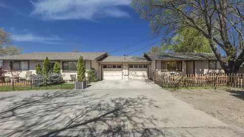 926 SW Rogue River Ave #A & B, Grants Pass, OR 97526