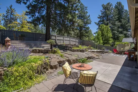 Exterior - 60898 Garrison Dr, Bend, OR 97702 photo 5 of 9