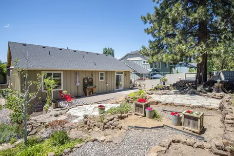 Exterior - 60898 Garrison Dr, Bend, OR 97702 photo 2 of 9