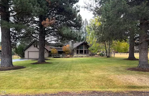 26247 SW Metolius Meadows Dr, Camp Sherman, OR 97730