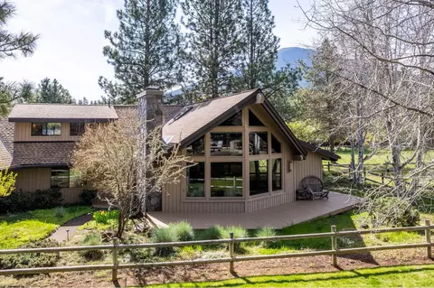 26247 SW Metolius Meadows Dr, Camp Sherman, OR 97730