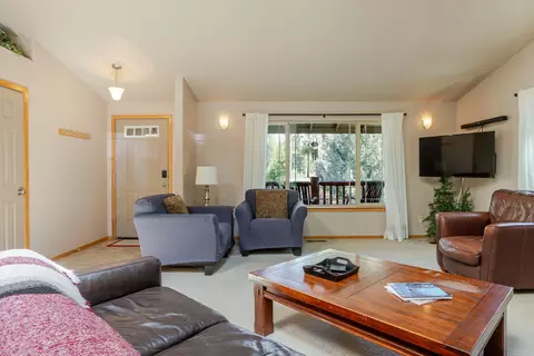 Living - 17119 Norwalk Rd, Bend, OR 97707 photo 1 of 3
