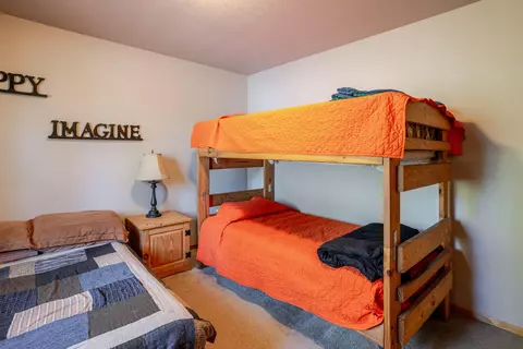 Bedroom - 17119 Norwalk Rd, Bend, OR 97707 photo 6 of 7