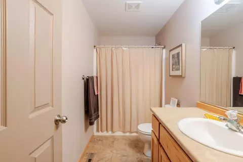 Bath - 17119 Norwalk Rd, Bend, OR 97707 photo 3 of 4