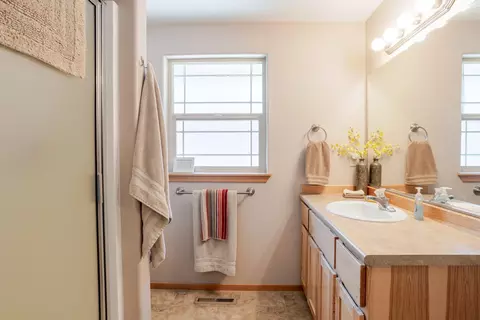Bath - 17119 Norwalk Rd, Bend, OR 97707 photo 1 of 4