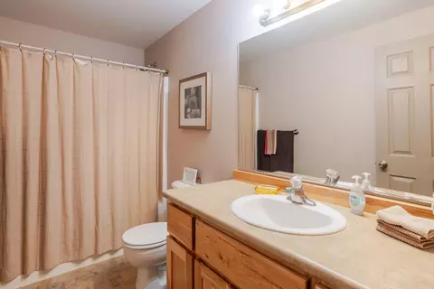 Bath - 17119 Norwalk Rd, Bend, OR 97707 photo 4 of 4