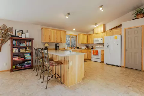 Kitchen - 17119 Norwalk Rd, Bend, OR 97707 photo 2 of 4