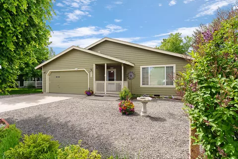 2379 Mountain Willow Dr, Bend, OR 97701 photo 2