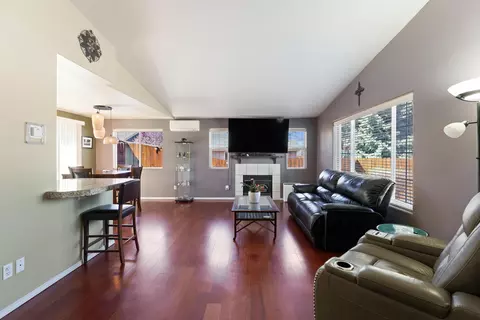 2379 Mountain Willow Dr, Bend, OR 97701 photo 4