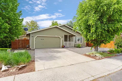 2379 Mountain Willow Dr, Bend, OR 97701