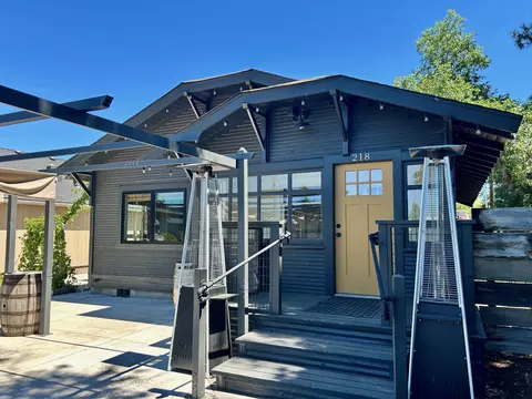 218 SW 4th St, Redmond, OR 97756