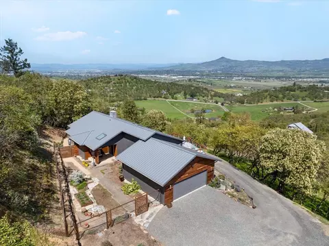 5229 Pioneer Rd, Medford, OR 97501