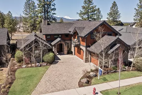 62617 NW Mt Thielsen Dr, Bend, OR 97703