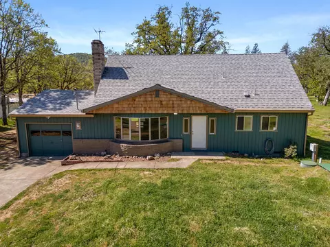 11515 Michael Rd, Central Point, OR 97502