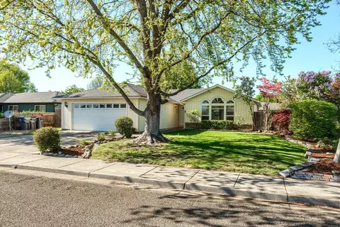 1165 Gate Park Dr, Central Point, OR 97502