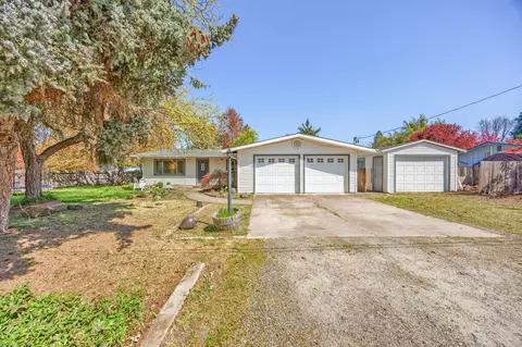 2439 Garland Pl, Medford, OR 97501