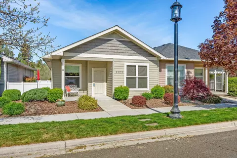 1128 Boulder Ridge St, Central Point, OR 97502