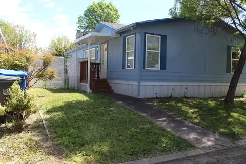 633 E Archwood Dr #74, Eagle Point, OR 97524