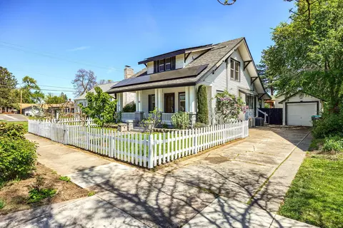 60 Rose Ave, Medford, OR 97501