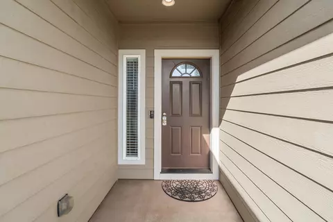 902 Crystal Dr, Eagle Point, OR 97524 photo 2