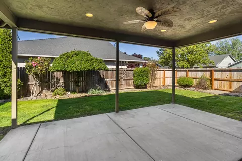 902 Crystal Dr, Eagle Point, OR 97524 photo 16