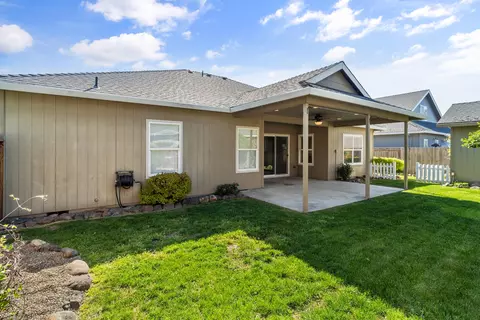 902 Crystal Dr, Eagle Point, OR 97524 photo 17