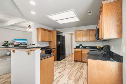 902 Crystal Dr, Eagle Point, OR 97524 photo 5