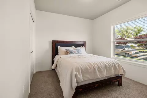 902 Crystal Dr, Eagle Point, OR 97524 photo 11