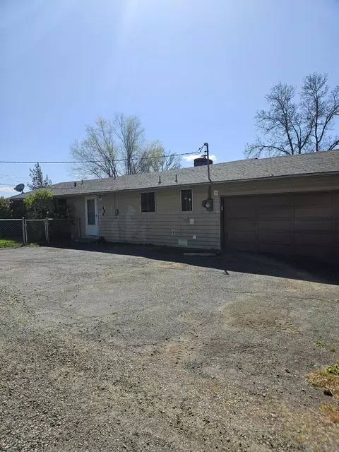 486 Hoff Ln, Madras, OR 97741