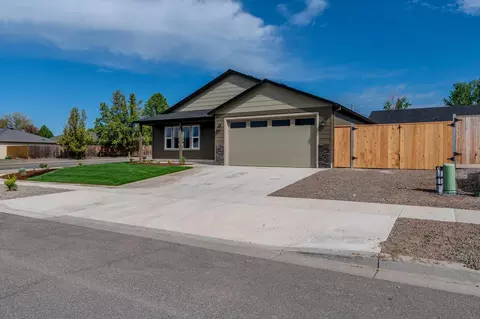 1741 Hondeleau Dr, Medford, OR 97504