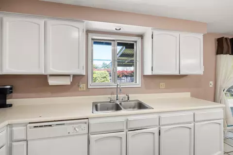 633 Libby St, Central Point, OR 97502 photo 7