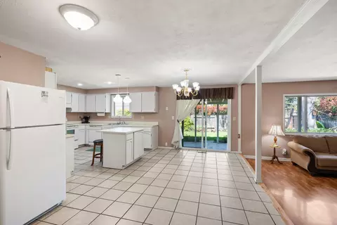 633 Libby St, Central Point, OR 97502 photo 5