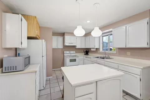 633 Libby St, Central Point, OR 97502 photo 6