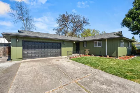 633 Libby St, Central Point, OR 97502