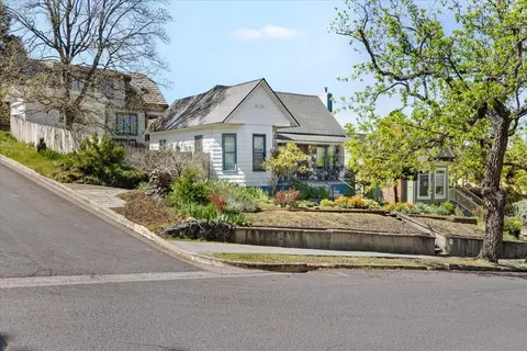 71 Gresham St, Ashland, OR 97520