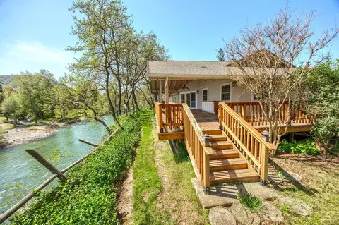 1758 2nd Ave, Gold Hill, OR 97525
