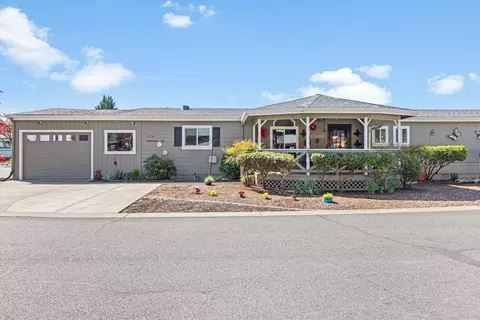 1841 Tamarac Ln, Grants Pass, OR 97527