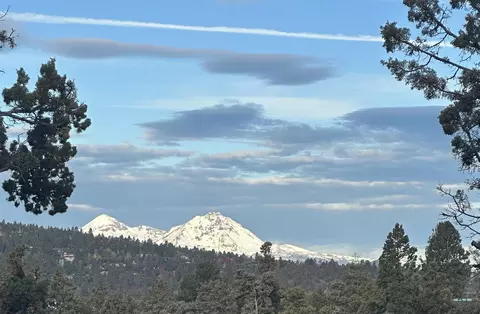 2877 NE Lotno Dr, Bend, OR 97701