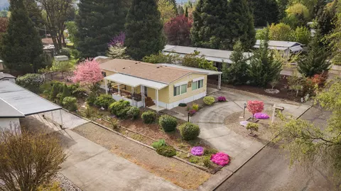 1757 Parkdale Dr, Grants Pass, OR 97527