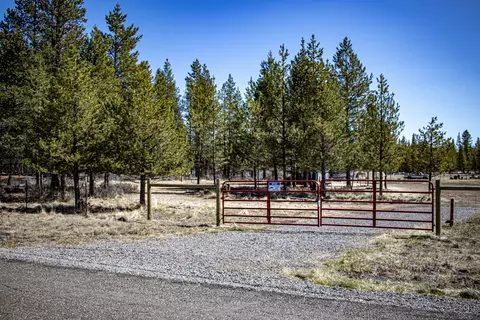 6000 Split Rail Rd, La Pine, OR 97739