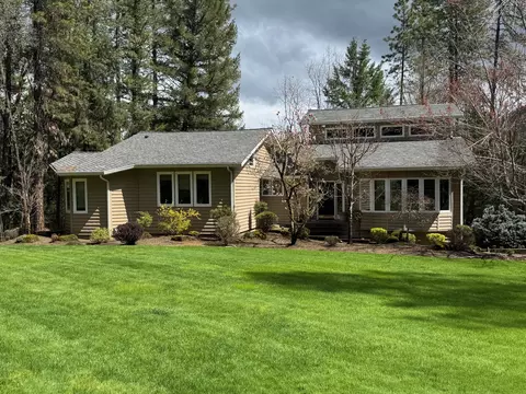 218 Pleasant Creek Rd, Rogue River, OR 97537