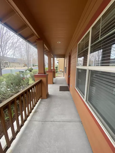 62761 Hawkview Rd, Bend, OR 97701 photo 2