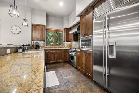 Kitchen - 23055 Nicklaus Dr UNIT 501 A/B, Bend, OR 97701 photo 1 of 2