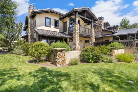 Exterior - 23055 Nicklaus Dr UNIT 501 A/B, Bend, OR 97701 photo 2 of 3