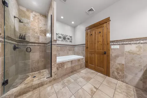 Bath - 23055 Nicklaus Dr UNIT 501 A/B, Bend, OR 97701 photo 5 of 6